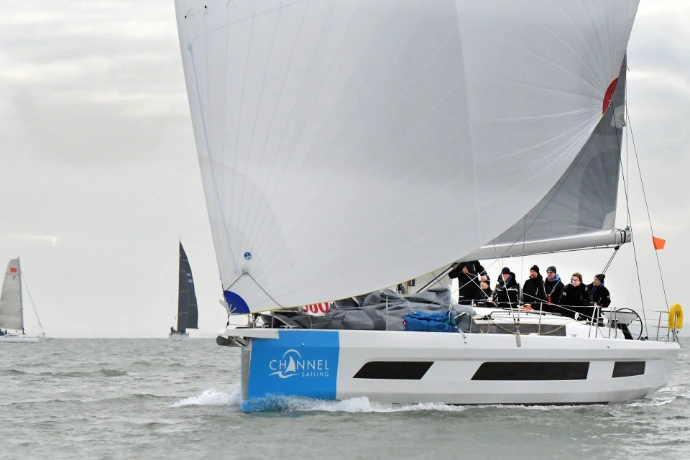 Dufour 44 performance Cyclone onder zeil